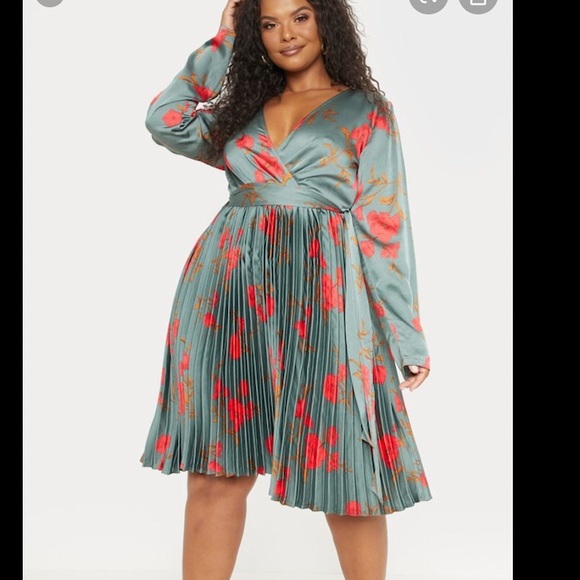 emerald green long sleeve pleated midi dress